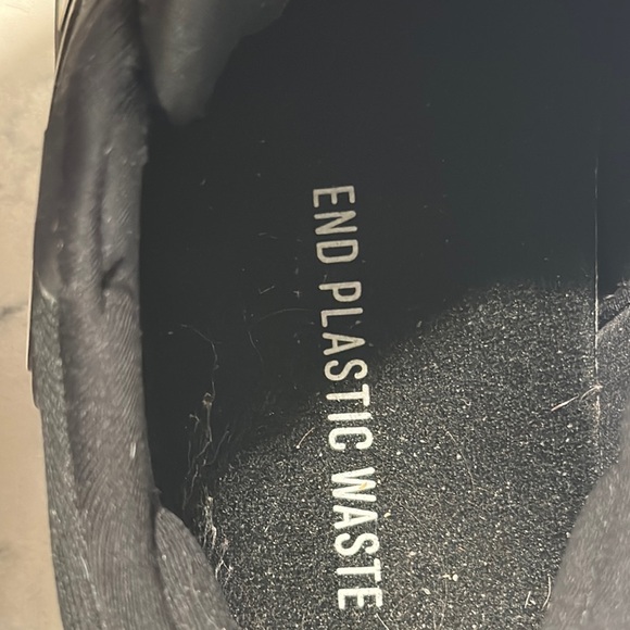 Adidas Black and White Running Shoes sz 10.5 - Picture 3 of 7